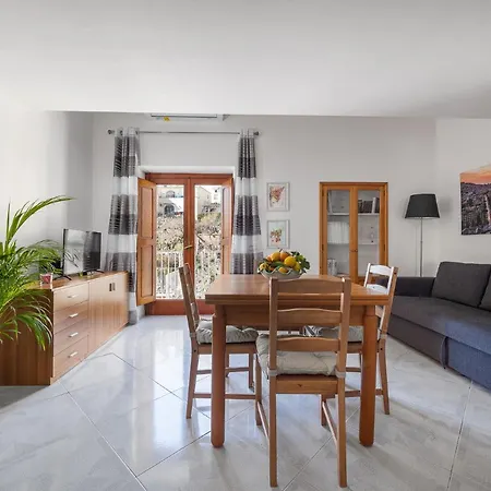 La Perla Di Chicca Apartman