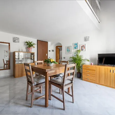 La Perla Di Chicca Apartman *